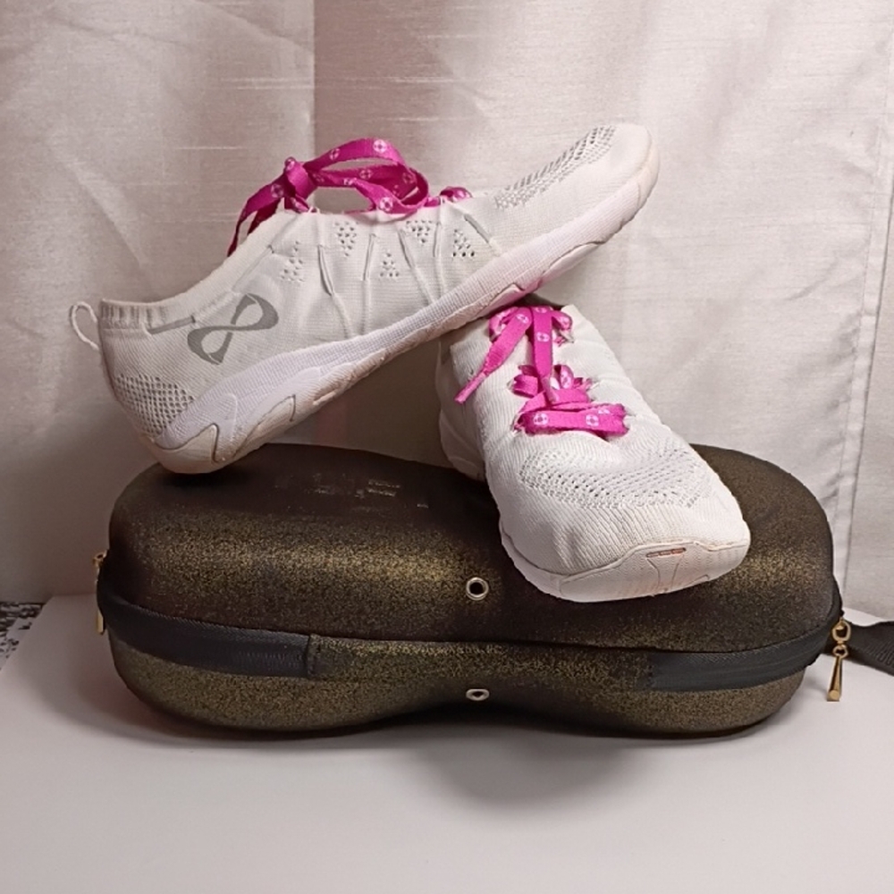 NFINITY White Sneakers with Fuchsia Ribbon Laces